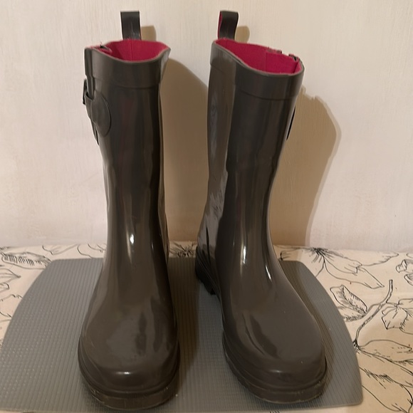 Boots - Picture 1 of 4